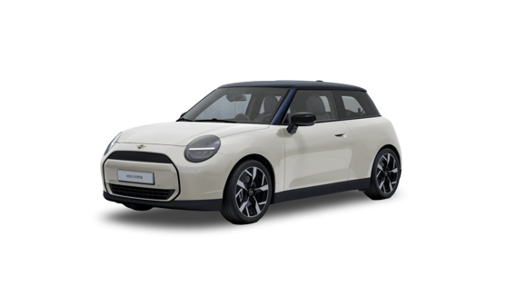Schräg-vorne-Ansicht eines vollelektrischen MINI Cooper E in der Farbe „Nanuq White“ mit schwarzem Dach und schwarzen Außenspiegeln. Das Fahrzeug steht freigestellt auf schwarzem Hintergrund und zeigt moderne LED-Scheinwerfer, aerodynamische Leichtmetallräder und ein minimalistisches Frontdesign mit geschlossenem Grill.