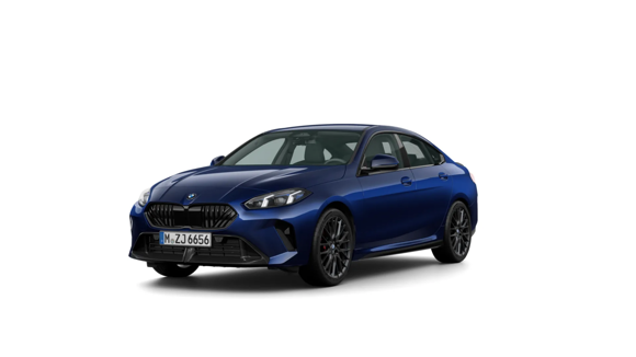 Ein blauer BMW 2er Gran Coupé steht vor weißem Hintergrund. Das sportliche Fahrzeug ist schräg von vorn links zu sehen und zeigt die markante BMW Niere und dynamische Linien.