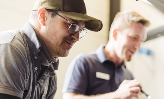 Schnelle und günstige Hilfe bei Kratzern und Lackschäden