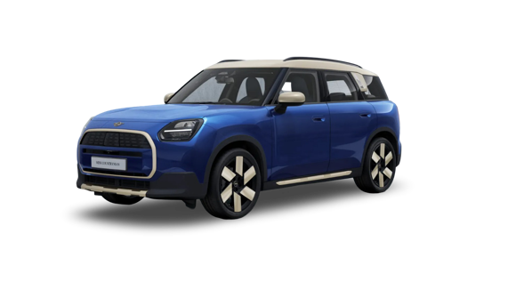 Schräg-vorne-Ansicht eines vollelektrischen MINI Countryman in Lapisluxury Blue mit Kontrastdach und Spiegelkappen in Weiß. Das Fahrzeug steht freigestellt auf schwarzem Hintergrund und beeindruckt mit markanter Front, stilisierten LED-Scheinwerfern, robustem SUV-Design sowie auffälligen zweifarbigen Leichtmetallrädern.